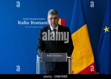 Rom, Italien. Februar 2024. Der rumänische Premierminister Marcel Ciolacu nimmt anlässlich des Regierungsgipfels Italien-Rumänien in der Villa Doria Pamphili in Rom an einer Pressekonferenz Teil. Quelle: SOPA Images Limited/Alamy Live News Stockfoto