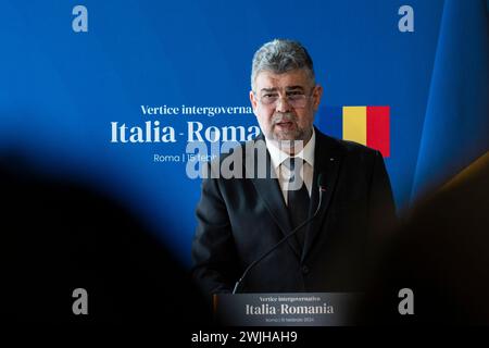 Rom, Italien. Februar 2024. Der rumänische Premierminister Marcel Ciolacu nimmt anlässlich des Regierungsgipfels Italien-Rumänien in der Villa Doria Pamphili in Rom an einer Pressekonferenz Teil. (Foto: Stefano Costantino/SOPA Images/SIPA USA) Credit: SIPA USA/Alamy Live News Stockfoto