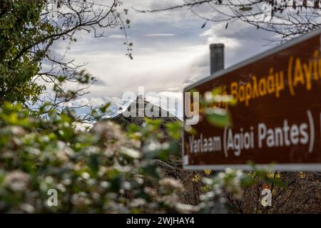 Region Kalambaka Thessalien Griechenland 2-1-2024, Schild zum Kloster Varlaam Meteora Stockfoto