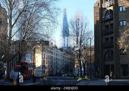 Der Shard, von Bermondsey aus gesehen an einem sonnigen Wintertag Stockfoto