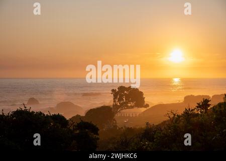 Sonnenuntergang am Strand, Camps Bay Beach, in der Nähe von Kapstadt, Südafrika, Afrika Stockfoto