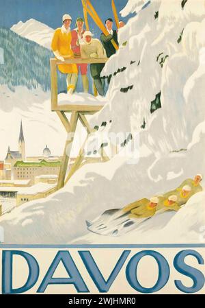 Vintage-Reiseposter. Die Stadt Davos, mit einer Bobbahn auf der Eispiste und den Beobachtern und der Stadt im Rücken. Sport Schweiz 1910er Jahre Stockfoto