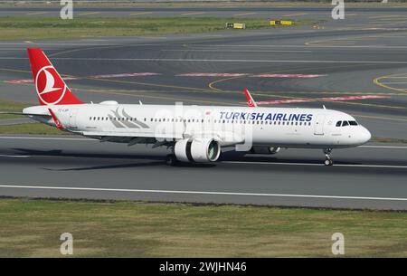 ISTANBUL, TURKIYE - 01. OKTOBER 2022: Turkish Airlines Airbus A321-271NX (9109) landet am Flughafen Istanbul Stockfoto