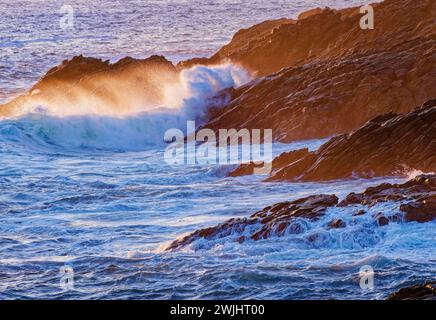 Abendliche Atmosphäre auf der Cote Sauvage die Wild Coast ist eine felsige Küste am Atlantik im Westen der Halbinsel Quiberon. Kerne, Quiberon Stockfoto