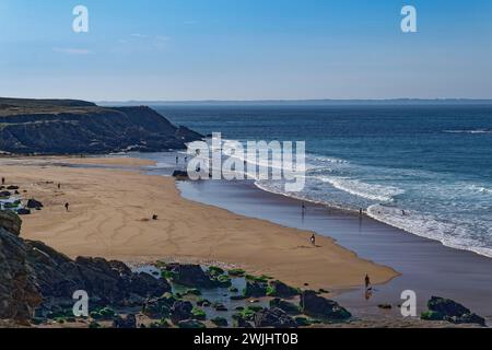 Die Cote Sauvage, Wild Coast, eine felsige Küste mit Sandbuchten und Stränden auf der Westseite der Quiberon Halbinsel am Atlantik. Kergroix Stockfoto