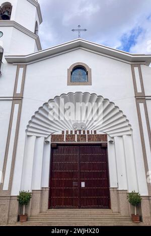 FUENGIROLA, SPANIEN - 17. FEBRUAR 2024: Kirche Saint Carmen in Fuengirola, Spanien am 17. Februar 2024 Stockfoto