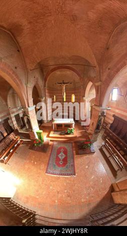 Monteveglio, Bologna, Italien - 25. November 2023: Die Abtei Santa Maria Assunta ist auch bekannt als die Abtei von Monteveglio und ein verehrter Ort der Anbetung Stockfoto