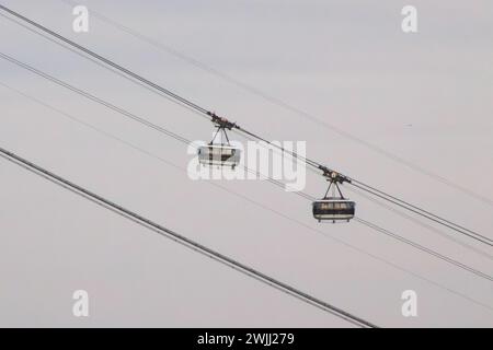 Sugarloaf-Seilbahn in Rio de Janeiro, Brasilien - 1. August 2023: Blick auf die sugarloaf-Seilbahn in Rio de Janeiro. Stockfoto