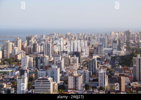 Stadt Vila Velha in Espirito Santo, Brasilien - 23. September 2023: Luftaufnahme der Stadt Vilha Velha in Espirito Santo. Stockfoto
