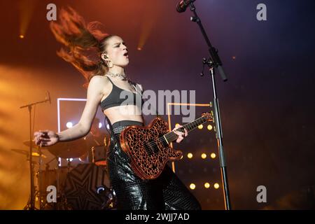 London, Großbritannien. Februar 2024. Der englische Singer-Songwriter Dylan aka Natasha Woods tritt im Eventim Apollo auf. Quelle: Justin Ng/Alamy Live News Stockfoto