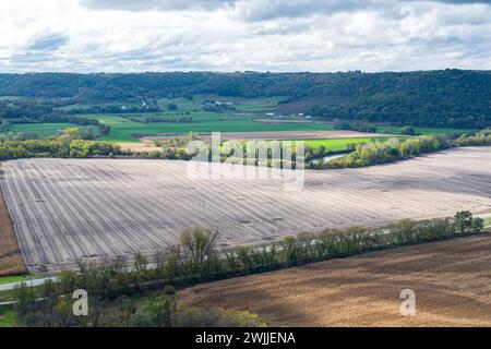 Blick auf das rushford peterson Valley und die Farmen vom magelssen Bluff Park außerhalb von rushford minnesota Stockfoto