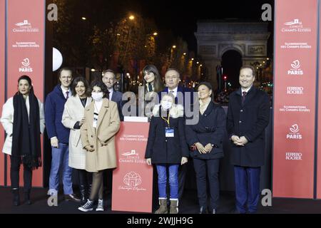 Paris, Frankreich, 21. November 2021. Die Weihnachtsbeleuchtung auf der Champs-Elysees Avenue am 21. November 2021 in Paris, Frankreich Stockfoto