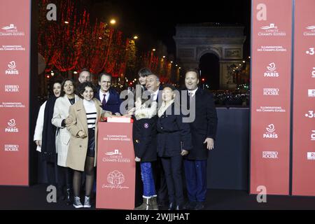 Paris, Frankreich, 21. November 2021. Die Weihnachtsbeleuchtung auf der Champs-Elysees Avenue am 21. November 2021 in Paris, Frankreich Stockfoto