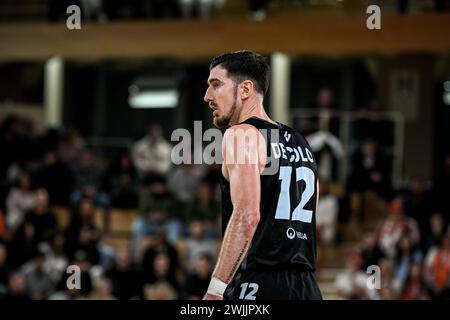 Monaco, Monaco. Februar 2024. Asvels Nando de Colo #12 wird beim Coupe de France Spiel zwischen AS Monaco und LDLC ASVEL in der Salle Gaston-Medecin in Monaco gesehen. Ergebnis: AS MONACO 92 - 82 LDLC ASVEL Credit: SOPA Images Limited/Alamy Live News Stockfoto