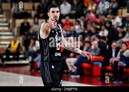 Monaco, Monaco. Februar 2024. Asvels Nando de Colo #12 wird beim Coupe de France Spiel zwischen AS Monaco und LDLC ASVEL in der Salle Gaston-Medecin in Monaco gesehen. Ergebnis: AS MONACO 92 - 82 LDLC ASVEL (Foto: Laurent Coust/SOPA Images/SIPA USA) Credit: SIPA USA/Alamy Live News Stockfoto