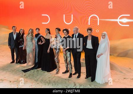 London, Großbritannien. Februar 2024. LONDON, VEREINIGTES KÖNIGREICH - 15. FEBRUAR 2024: Besetzungsmitglieder (L-R) Josh Brolin, Florence Pugh, Lea Seydoux, Rebecca Ferguson, Souheila Yacoub, Zendaya, Timothee Chalamet, Stellan Skarsgard, Austin Butler und Anya Taylor-Joy nehmen an der Weltpremiere von „Dune: Part Two“ Teil von Warner Bros. Teil Teil Pictures & Legendary am Leicester Square in London, Großbritannien am 15. Februar 2024. (Foto: Wiktor Szymanowicz/NurPhoto) Credit: NurPhoto SRL/Alamy Live News Stockfoto