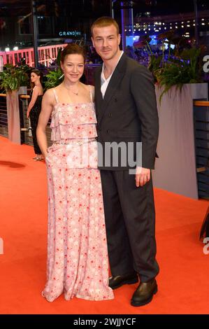 Hannah Herzsprung und Albrecht Schuch auf dem Roten Teppich bei der Eroeffnung der Berlinale im Berlinale Palast. Pressekonferenz *** Hannah Herzsprung und Albrecht Schuch auf dem roten Teppich zur Eröffnung der Berlinale in der Pressekonferenz des Berlinale Palastes Stockfoto