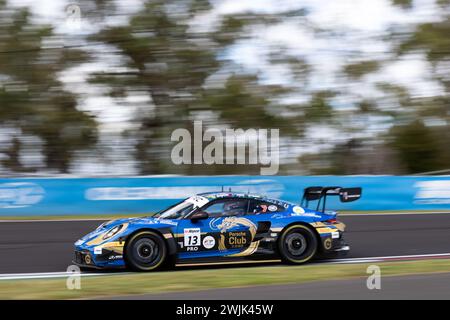 Bathurst, Australien, 16. Februar 2024. Auto 13 Phantom Global Racing Porsche 911 GT3R B.Buus/J.Evans/J.Eriksson A-Pro während des Freitagstrainings beim Repco Bathurst 12 Hour auf dem Mount Panorama Circuit am 16. Februar 2024 in Bathurst, Australien. Quelle: Ivica Glavas/Speed Media/Alamy Live News Stockfoto