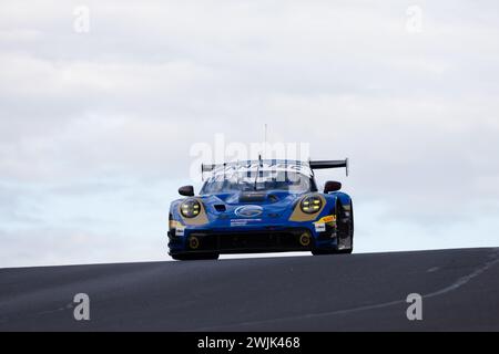 Bathurst, Australien, 16. Februar 2024. Auto 13 Phantom Global Racing Porsche 911 GT3R B.Buus/J.Evans/J.Eriksson A-Pro während des Freitagstrainings beim Repco Bathurst 12 Hour auf dem Mount Panorama Circuit am 16. Februar 2024 in Bathurst, Australien. Quelle: Ivica Glavas/Speed Media/Alamy Live News Stockfoto