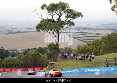 Bathurst, Australien, 16. Februar 2024. Auto 75 SunEnergy1 Mercedes – AMG GT3 während des Freitagstrainings im Repco Bathurst 12 Hour auf dem Mount Panorama Circuit am 16. Februar 2024 in Bathurst, Australien. Quelle: Ivica Glavas/Speed Media/Alamy Live News Stockfoto