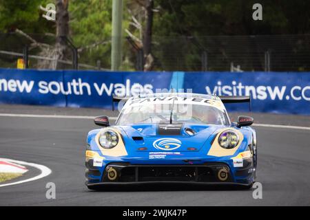 Bathurst, Australien, 16. Februar 2024. Auto 13 Phantom Global Racing Porsche 911 GT3R B.Buus/J.Evans/J.Eriksson A-Pro während des Freitagstrainings beim Repco Bathurst 12 Hour auf dem Mount Panorama Circuit am 16. Februar 2024 in Bathurst, Australien. Quelle: Ivica Glavas/Speed Media/Alamy Live News Stockfoto