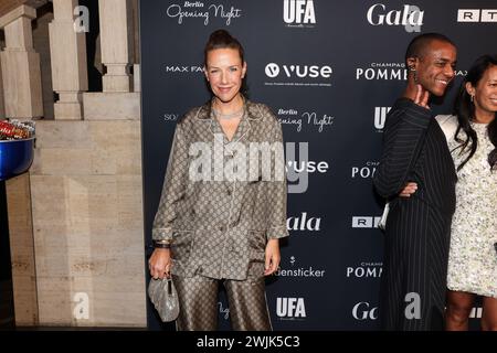 Berlin, Deutschland. Februar 2024. Alexandra Neldel kommt zur „Berlin Opening Night 2024“ im Rahmen der Berlinale im Hotel SO/Berlin das Stue. Die Party wird von Gala, Ufa und RTL veranstaltet. Quelle: Gerald Matzka/dpa/Alamy Live News Stockfoto