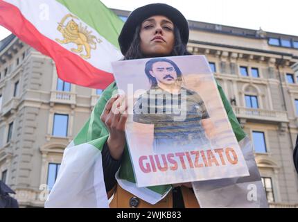 Protest der iranischen Gemeinschaft auf dem Cordusio-Platz für Frauenrechte und Ali Khamenei-Programm. Stockfoto