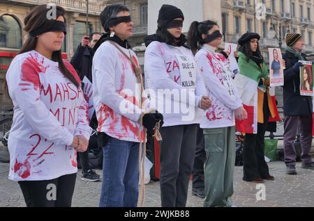 Protest der iranischen Gemeinschaft auf dem Cordusio-Platz für Frauenrechte und Ali Khamenei-Programm. Stockfoto