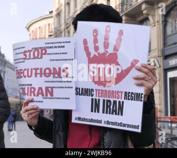 Protest der iranischen Gemeinschaft auf dem Cordusio-Platz für Frauenrechte und Ali Khamenei-Programm. Stockfoto