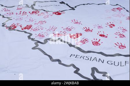 Protest der iranischen Gemeinschaft auf dem Cordusio-Platz für Frauenrechte und Ali Khamenei-Programm. Stockfoto