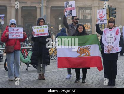 Protest der iranischen Gemeinschaft auf dem Cordusio-Platz für Frauenrechte und Ali Khamenei-Programm. Stockfoto