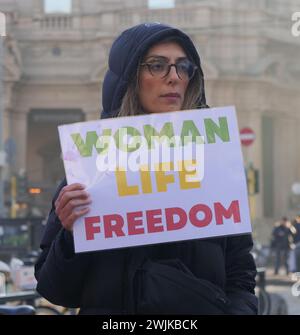 Protest der iranischen Gemeinschaft auf dem Cordusio-Platz für Frauenrechte und Ali Khamenei-Programm. Stockfoto