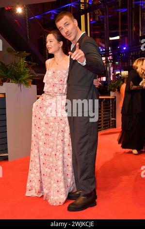 Hannah Herzsprung und Albrecht Schuch bei der Festivaleröffnung und der Premiere des Kinofilms Small Things like this / kleine Dinge wie diese auf der Berlinale 2024 / 74. Internationale Filmfestspiele Berlin im Berlinale Palast. Berlin, 15.02.2024 *** Hannah Herzsprung und Albrecht Schuch bei der Festivaleröffnung und der Premiere des Spielfilms Small Things Like These Small Things Like These These Small Things Like These These Things Like These These These These Small PREM 4419 bei der Berlinale 2024 74 Berlin International Film Festival Berlin, 15 02 2024 Foto:Xn.xKubelkax/xKubelkax Stockfoto