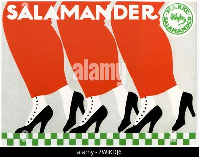 „SALAMANDER“ Deutsche Vintage-Werbung von 1912 von Ernst Deutsch für Salamander Schuhe. Das Poster zeigt drei rote Kleider, die mit den Beinen und Füßen in schwarzen Schuhen korrespondieren, über einem karierten Sockel. Der Stil ist schlicht und modern mit einem Fokus auf Form und Farbe. | Stockfoto