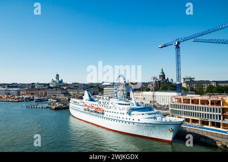 Helsinki, Finnland - 12. Juni 2023: Passagierschiff Ocean Majesty im Hafen von Helsinki. Stockfoto