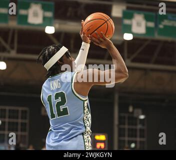 New Orleans, USA. Februar 2024. Kolby King (12) der Tulane Green Wave Garant schießt am Donnerstag, den 15. Februar 2024, einen drei-Pointer-Schieß während eines American Athletic Conference Männer Basketballspiels in der Fogleman Arena in New Orleans, Louisiana. (Foto: Peter G. Forest/SIPA USA) Credit: SIPA USA/Alamy Live News Stockfoto