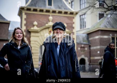 DEN HAAG - scheidende Gesundheitsministerin Pia Dijkstra am Binnenhof. Die Minister nahmen an der wöchentlichen Kabinettssitzung Teil. ANP ROBIN UTRECHT niederlande raus - belgien raus Stockfoto