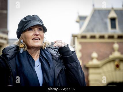 DEN HAAG - scheidende Gesundheitsministerin Pia Dijkstra am Binnenhof. Die Minister nahmen an der wöchentlichen Kabinettssitzung Teil. ANP ROBIN UTRECHT niederlande raus - belgien raus Stockfoto