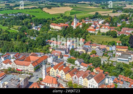 Luftaufnahme der Stadt Dorfen im oberbayerischen Isental Ausblick auf Dorfen im Landkreis Erding in Oberbayern Dorfen Bayern Deutschland *** Aerial VI Stockfoto