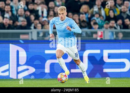 Rom, Italien. Februar 2024. Gustav Isaksen von SS Latium während des Achtelfinale der UEFA Champions League zwischen SS Lazio und FC Bayern München im Stadio Olimpico Roma am 14. Februar 2024 in Rom. Quelle: Giuseppe Maffia/Alamy Live News Stockfoto
