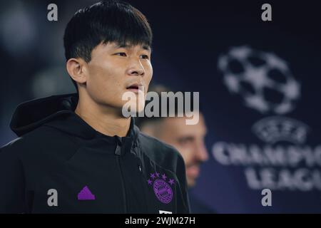 Bayern Münchens koreanischer Verteidiger Kim Min-Jae sieht beim Achtelfinale der UEFA Champions League am 14. Februar 2024 in Rom an. Stockfoto