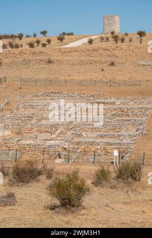 Casa de los Plintos und Atalaya Islamica, Uxama, Alto del Castro, Villa keltiberischen Ursprungs, die mehr als 2.000 Jahre alt ist, Soria, Autonomous Co Stockfoto