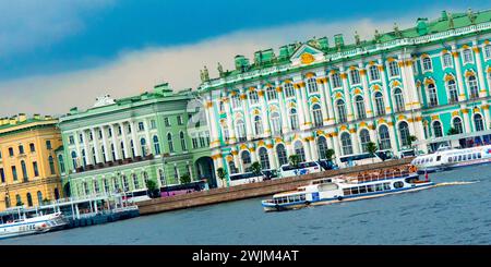 Winterpalast, Eremitage Musseum, Newa, Sankt Petersburg, UNESCO-Weltkulturerbe, Russland Stockfoto