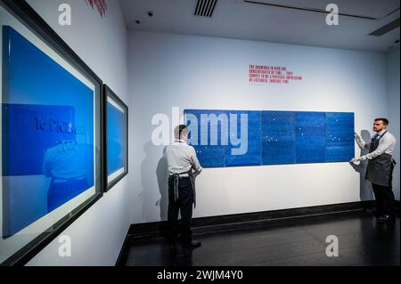 London, Großbritannien. Februar 2024. Mettere al Mondo il Mondo, ca. 1974, Schätzung: £ 650.000-850.000, mit 16 DICEMBRE 2040 und 11 LUGLIO 2 (beide Ausstellung nicht verkauft) – Eine Vorschau auf Mettere al Mondo il Mondo, eine Retrospektive, die Alighiero Boetti, einem italienischen Modernist, in Christies in London gewidmet ist. Die Show findet vom 19. Bis 27. Februar statt. Einige der Artikel werden dann im März 20/21 und im März im Bereich Contemporary verkauft. Guy Bell/Alamy Live News Stockfoto