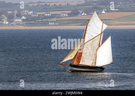 Alte Takelage in der Bucht von Douarnenez, Finistère, Bretagne Stockfoto