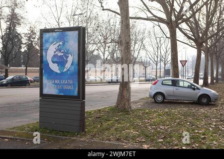 Foto Andrea Alfano/LaPresse 16 Febbraio 2024, Torino, Italia - Cronaca - Turin, nuova Opera dello Street Artist Andrea Villa, intitolata “Casa mia, casa tua” im Corso Regio Parco angolo Corso Novara - Nella foto: L'Opera “Casa mia, casa tua” di Andrea Villa. 16. Februar 2024, Turin, Italien - Nachrichten - Turin, neues Werk “Casa mia, casa tua” von Andrea Villa Street Artist zwischen Corso Regio Parco und Corso Novara - im Bild “Casa mia, casa tua” von Andrea Villa Credit: LaPresse/Alamy Live News Stockfoto