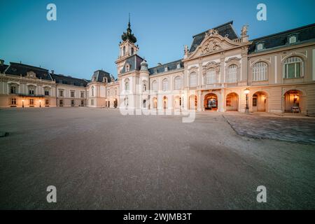 Festetics Castle in Keszthely bei Nacht Stockfoto