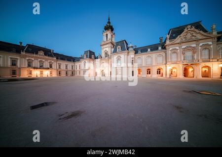 Festetics Castle in Keszthely bei Nacht Stockfoto