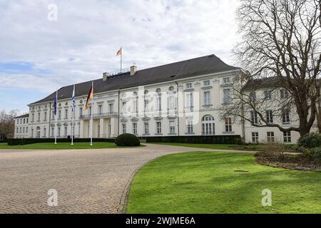 Berlin, Deutschland 16. Februar 2024: Begrüßung S.E. des Präsidenten des Staates Israel - 16.02.2024 im Bild: Rückansicht von Schloss Bellevue, Sitz des Bundespräsidenten *** Berlin, Deutschland 16. Februar 2024 Grußwort S E des Staatspräsidenten Israel 16 02 2024 im Bild Rückansicht Schloss Bellevue, Sitz des Bundespräsidenten Copyright: xFotostandx/xReuhlx Stockfoto