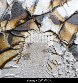 Abstrakter Farbverlauf aus Silber, Gold und Braun. Stockfoto